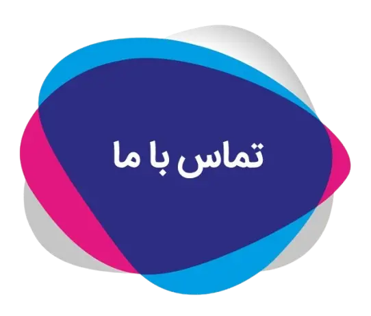 تعمیرکار حرفهای در حال تعمیر چمبر تست دما برای مشتری